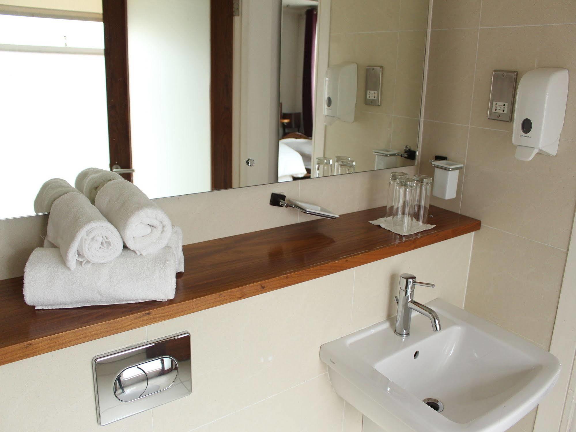 The Lombard Pub & Townhouse 4*