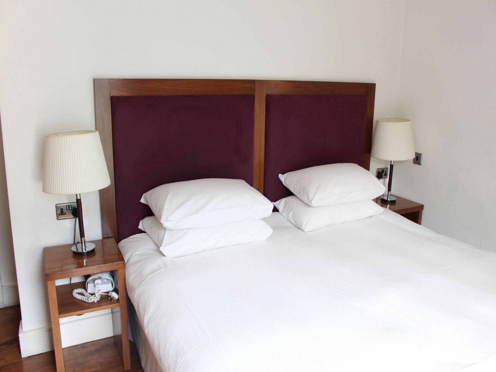 The Lombard Pub & Townhouse Hotel 4*