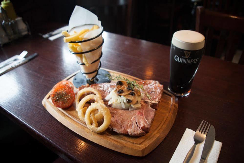 The Lombard Pub & Townhouse Hotel